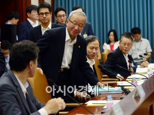 [포토]밝은 표정의 현오석 경제부총리 