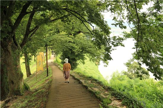 고독도 향기롭다, 9월行