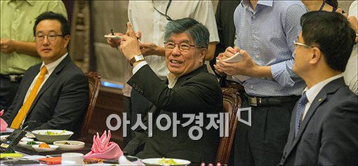 [포토]발언하는 김중수 총재