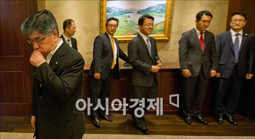 [포토]투자은행 전문가 만나는 김중수 총재