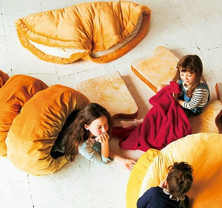 야식 생각나는 침대, 보고만 있어도 침이 "꼴깍"