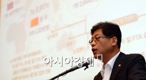 [포토]설명하는 김재홍 차관