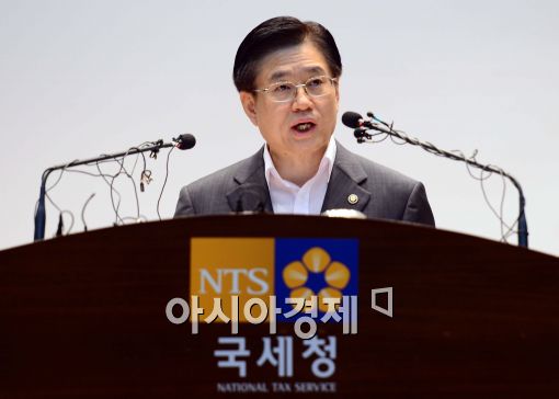 [포토]인사말하는 김덕중 국세청장