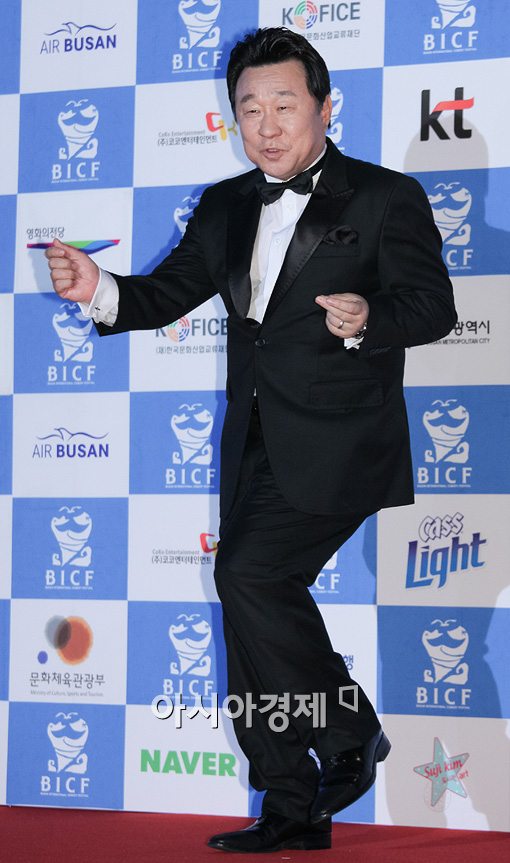 [포토]임하룡, 축제에 빠질 수 없는 '트위스트 춤'