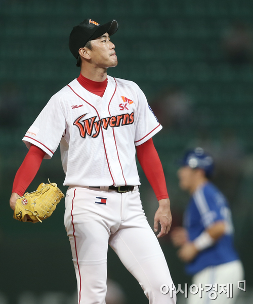 [포토] 김광현 '밀어내기 생각할수록 아쉽네'