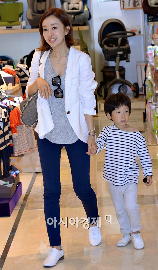 [포토]윤손하, 아들과 함께 나들이 왔어요!