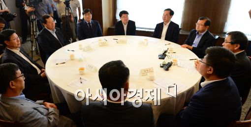 [포토]한자리에 모인 최문기 장관과 지상파 방송사 CEO들