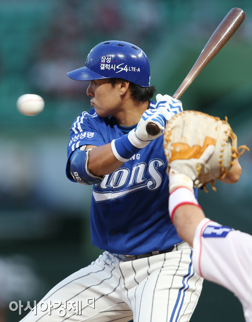 [포토] 이승엽 '높은 공엔 꿈쩍도 안한다'