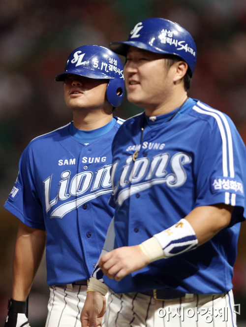 [포토] 이지영 '(최)형우형, 앞이 안보여요'