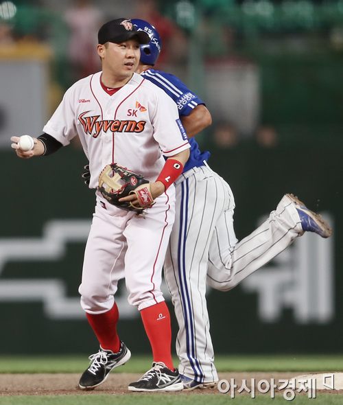 [포토] 박진만 '1루는 힘들겠어'