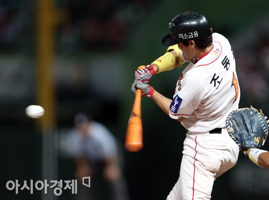 [포토] 조동화 '가을이 되면 뜨거워지는 남자'