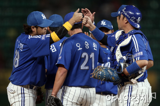 [포토] 승리 기쁨 나누는 삼성 라이온즈