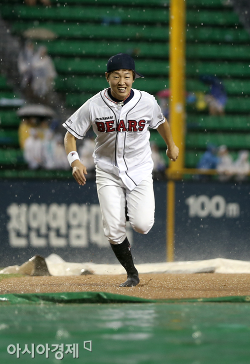 [포토] 정수빈 '팬들 즐거움 위해 한 몸 바치겠습니다'