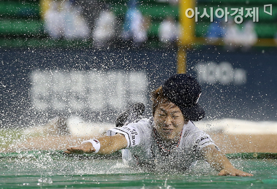 [포토] 정수빈 '시원하다~'