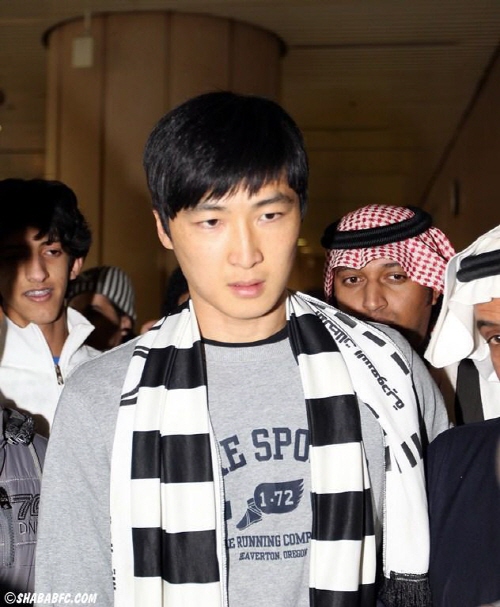 "사우디 입국 당시 예상치 못한 홈 팬들의 환영에 표정부터 얼떨떨하네요."[사진=알 샤밥 홈페이지 캡처]