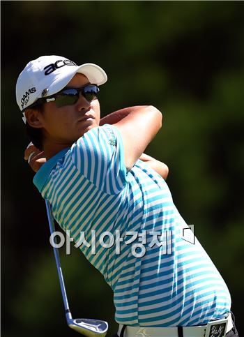  청야니가 세이프웨이 셋째날 2번홀에서 티 샷을 하고 있다. 포틀랜드(美오리건주)=사진=Getty images/멀티비츠.
