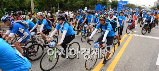 [포토]거리에 나타난 수천대의 자전거