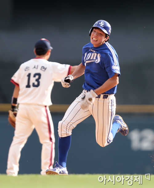 [포토] 정형식 '2루 돌아 3루까지'
