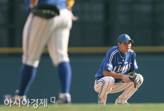[포토] 연속 실책 김상수 '시작부터 무슨 일이니'