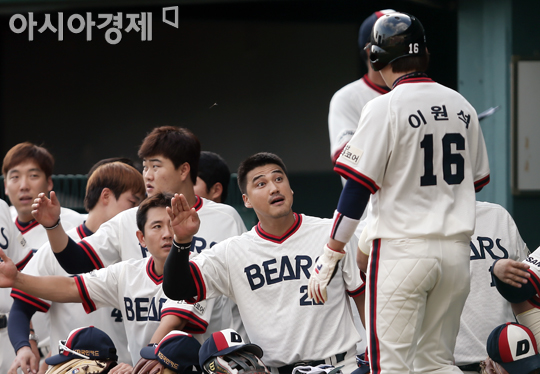 [포토] 홍성흔 '원석이 왔니'