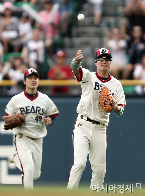 [포토] 김재호 '수비도 좋았지'