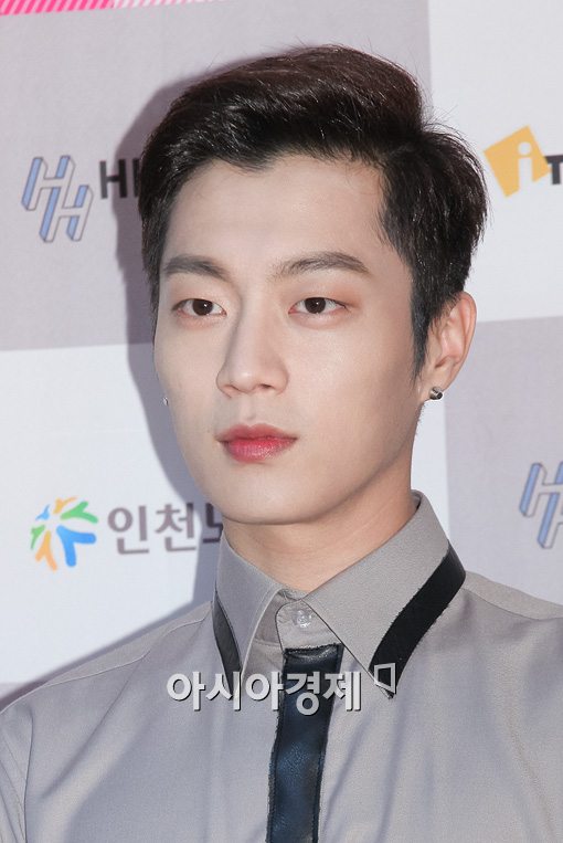 [포토]비스트 윤두준, 남성미 '폴폴~'