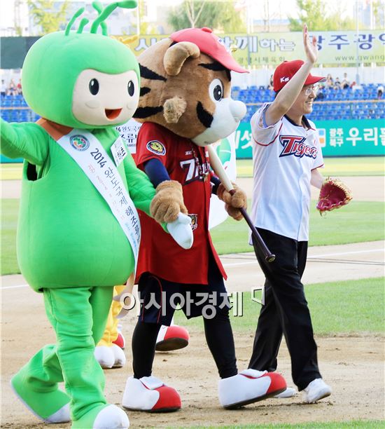 완도해조류박람회 홍보단, 야구장 홍보활동 눈길