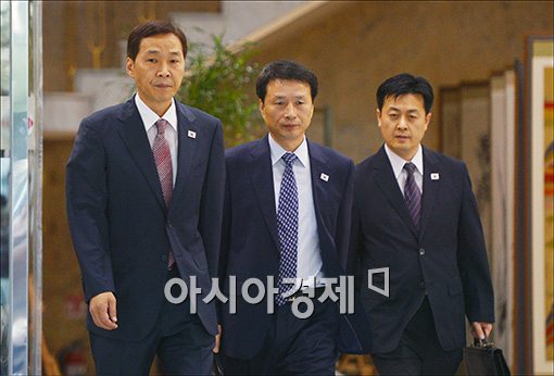 [포토]개성공단 남북공동위 첫 회의 출발