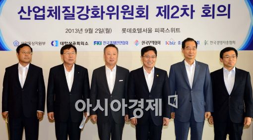[포토]산업부 장관-경제5단체장, 산업체질강화 위원회 2차 회의 참석
