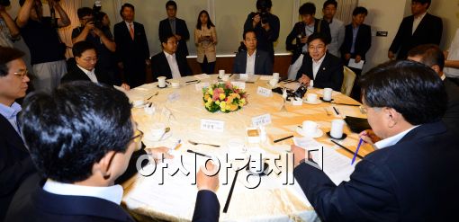 [포토]모두발언하는 윤상직 장관