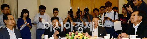 [포토]윤상직 산업통상부 장관, 모두발언 