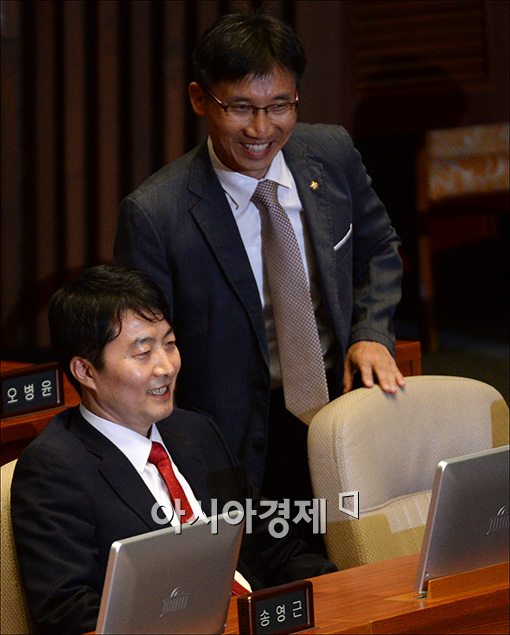 [포토]국회 본회의장 출석한 이석기 의원