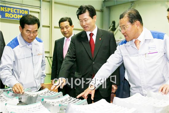 송기진 광주은행장이 2008년 광주은행장 취임 후 첫 일정으로 ㈜세화IMC를 방문해 현장 중심의 경영철학을 펼치고 있다.