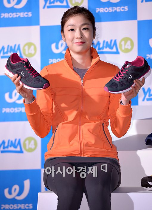 [포토]김연아, 신발 예쁘죠?