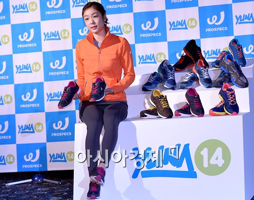[포토]김연아, 새 신발 신고 왔어요!