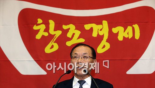 [포토]발언하는 황우여 대표