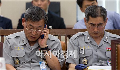 [포토]국방위 전체회의 참석한 군 관계자