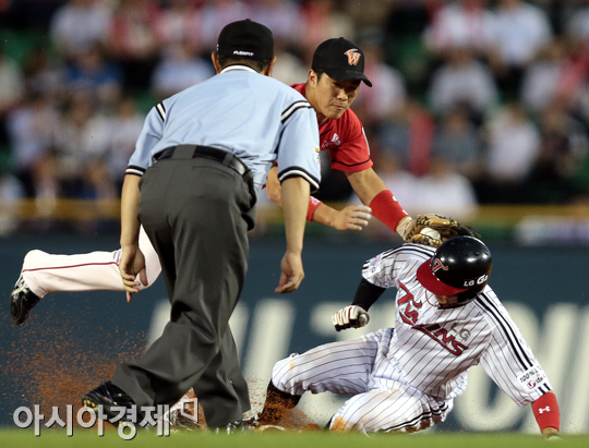 [포토] 권용관 '재빠르게 파고든다'