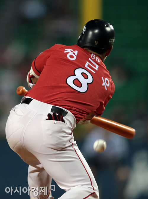 [포토] 정근우 '동점부터 만들자'