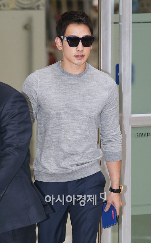 [포토]비, 티셔츠 하나만 입어도 화보네~