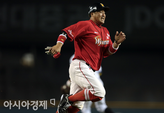 [포토] 조인성 '역전주자 홈으로!'