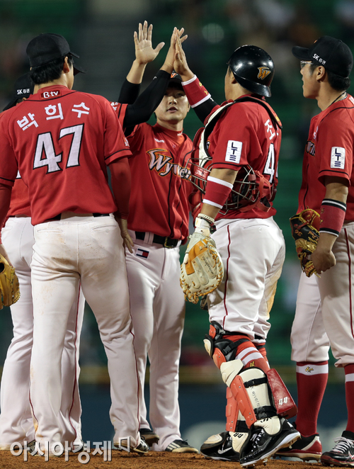 [포토] SK 와이번스 역전승 하이파이브