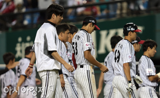 [포토] LG '날아간 선두 탈환의 기회'