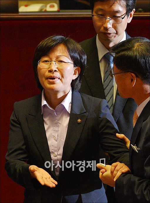 [포토]끌려나가는 김미희 의원