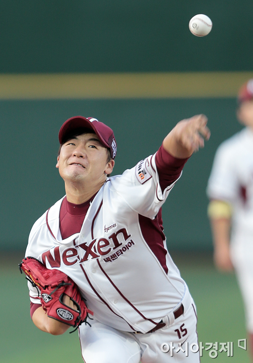 [포토] 오재영 '단추를 끼워라'