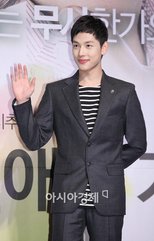 [포토]시완, 여배우 위협하는 '백옥피부'