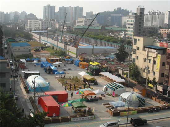 철도 폐선부지 변신...파켓(Park+Market) ‘마포벼룩시장’