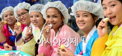 [포토]'추석이 기대돼요~'