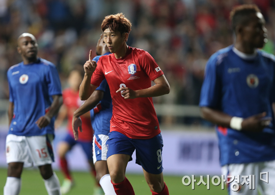 [포토] 손흥민 '골 넣는 느낌 아니까'