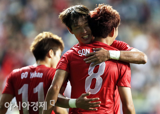 [포토] 홍정호 '손흥민, 역시 분데스리거'